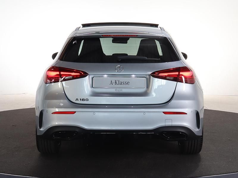 Nieuw Mercedes A180 Business 136 PK (100 kW) 2025 Zwart, metallic lak Hatchback