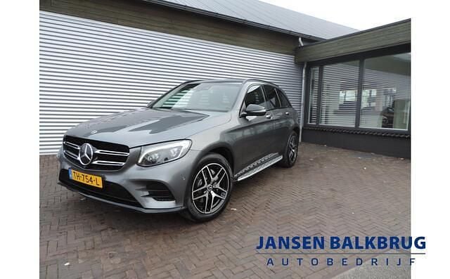 Grijs Occasion 2018 Mercedes GLC250 Premium Plus SUV | € 27.900 - Afbeelding 1/4