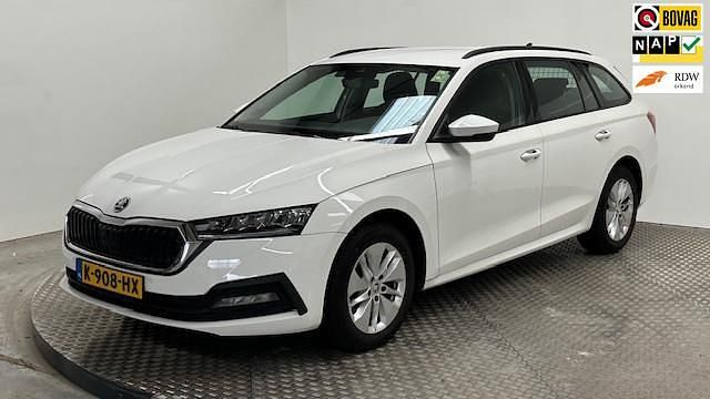 Wit Occasion 2021 Skoda Octavia Business Line Stationwagen | € 17.500 (Goede deal) - Afbeelding 1/4