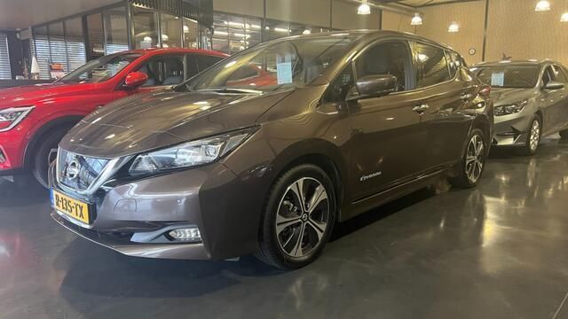 Bruin, metallic lak Gebruikt 2020 Nissan Leaf Tekna Hatchback | € 16.950 (Duur) - Afbeelding 1/4