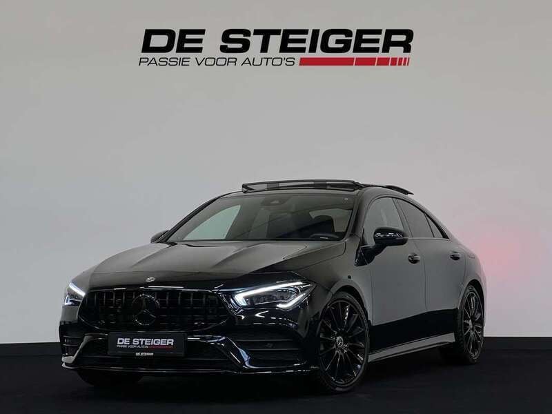 Zwart, metallic lak Gebruikt 2021 Mercedes CLA250e AMG Sedan | € 38.250 (Eerlijke prijs) - Afbeelding 1/4