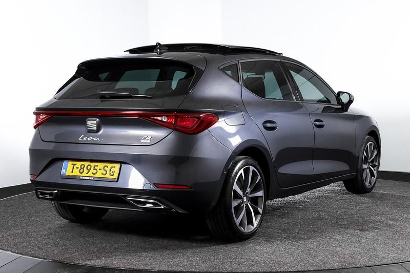 Occasion Seat Leon Business 204 PK (150 kW) 2023 Grijs Hatchback