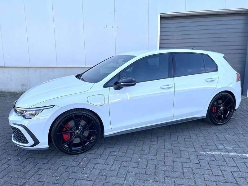 Wit Gebruikt 2021 VW Golf VIII GTE Stationwagen | € 23.720 (Eerlijke prijs) - Afbeelding 1/4