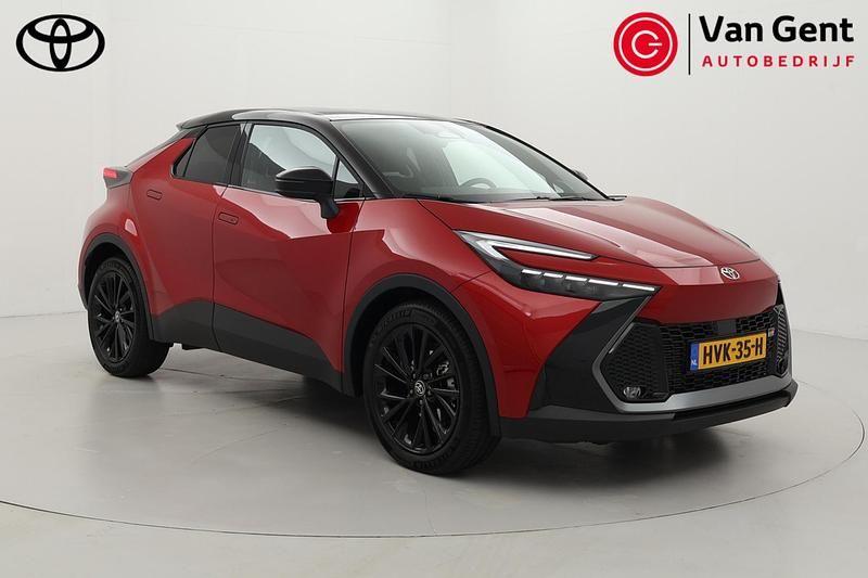 Rood Occasion 2024 Toyota C-HR Plus SUV | € 38.999 (Eerlijke prijs) - Afbeelding 1/4