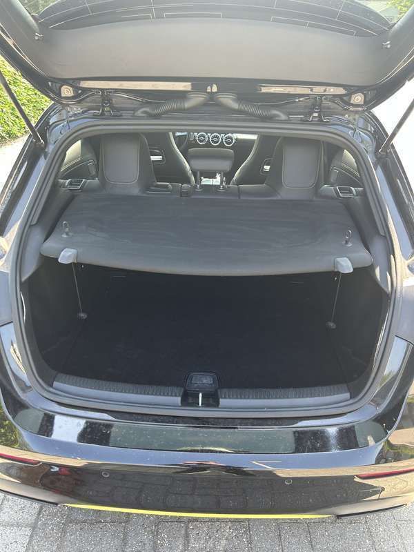 Zwart Gebruikt 2018 Mercedes A200 Business Stationwagen | € 18.500 (Super prijs) - Afbeelding 1/4