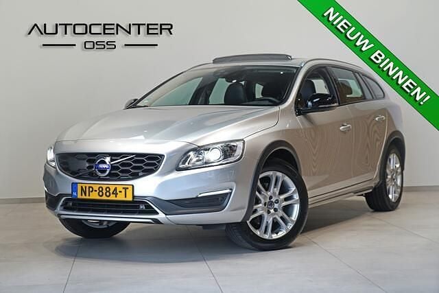 Grijs Gebruikt 2016 Volvo V60 CC Summum Stationwagen | € 12.995 (Iets duurder) - Afbeelding 1/4