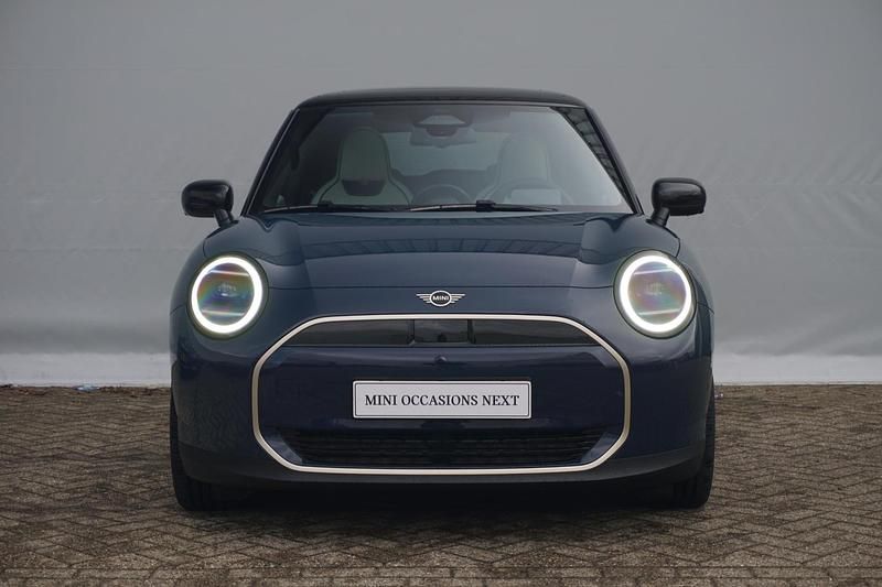 Nieuw Mini Cooper Favoured 135 kW (184 PK) 2025 Blauw Hatchback