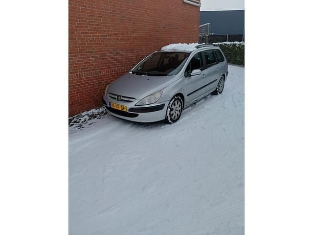 Grijs Occasion 2004 Peugeot 307 Stationwagen | € 950 (Goede deal) - Afbeelding 1/4