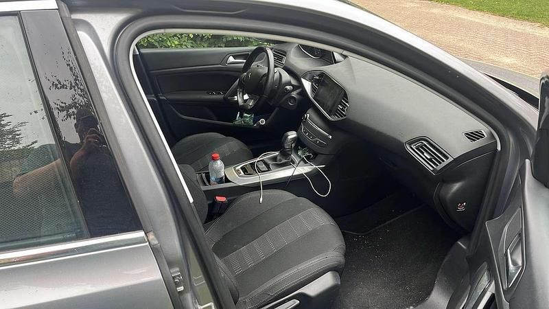 Grijs Gebruikt 2016 Peugeot 308 Style MPV | € 8.500 (Super prijs) - Afbeelding 1/4