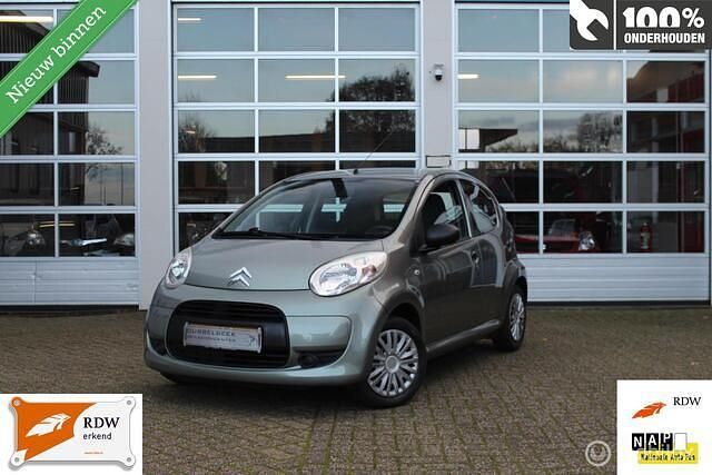 Groen (metallic) Gebruikt 2011 Citroën C1 Hatchback | € 2.445 (Goede deal) - Afbeelding 1/4