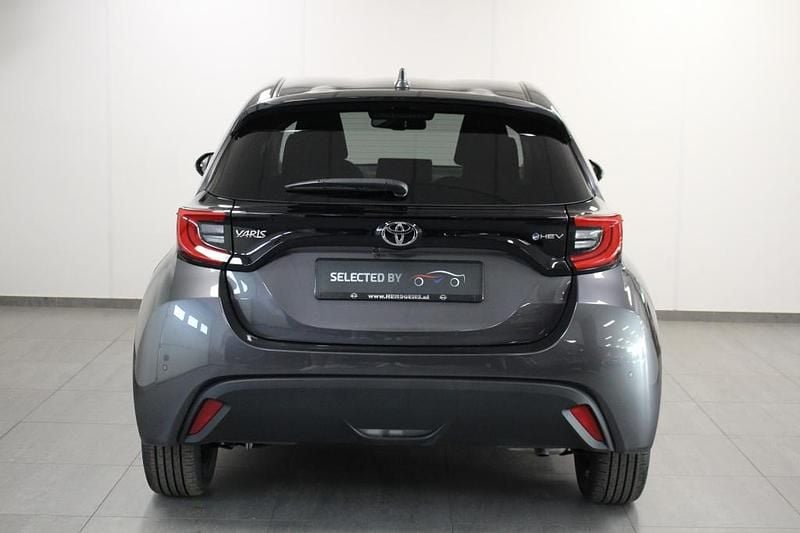 Nieuw Toyota Yaris Hybrid Comfort 116 PK (85 kW) 2025 Grijs Hatchback