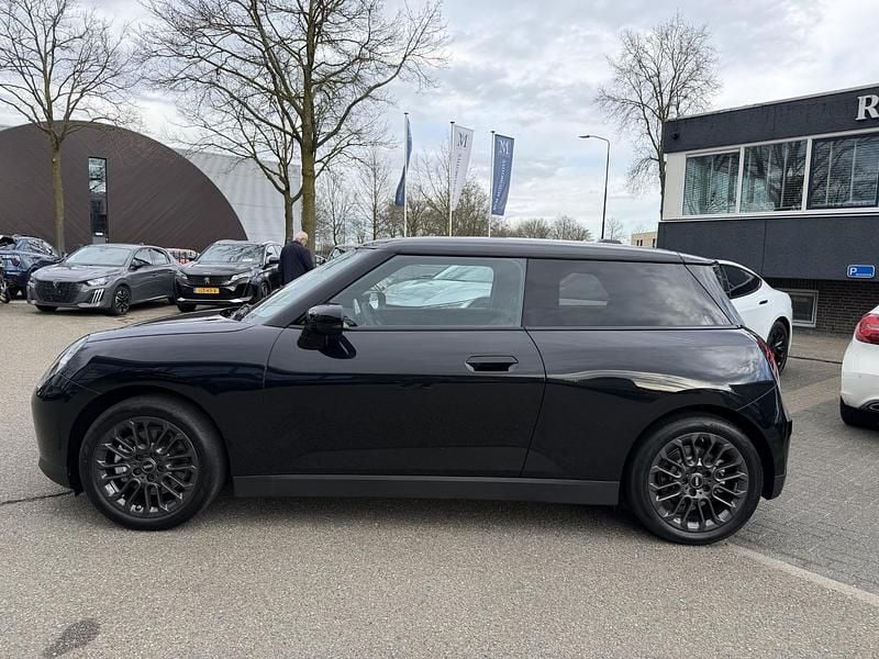 Nieuw Mini Cooper Essential 135 kW (184 PK) 2026 Zwart Hatchback