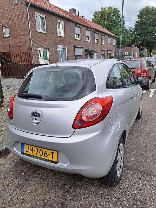 Zilver Gebruikt 2011 Ford Ka Cool & Sound Edition Hatchback | € 2.500 (Goede deal) - Afbeelding 1/4