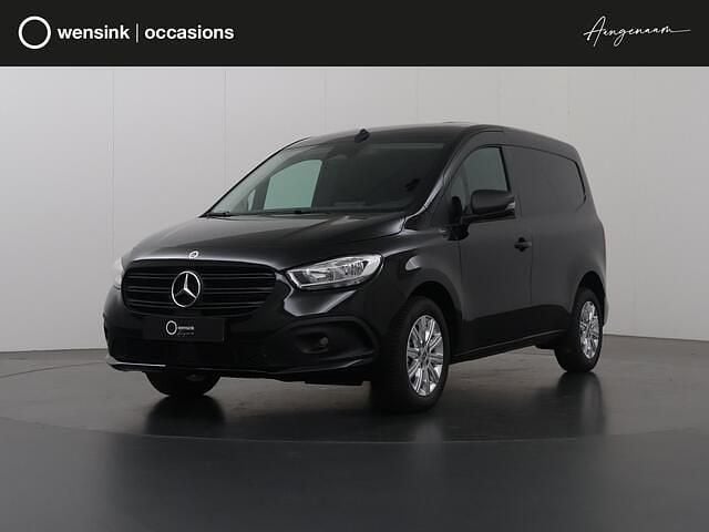 Zwart (metallic) Occasion 2024 Mercedes Citan 108 Van | € 24.650 (Eerlijke prijs) - Afbeelding 1/4