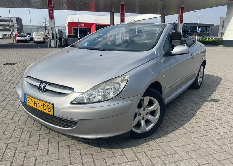 Grijs Occasion 2004 Peugeot 307 Cabriolet | € 1.950 (Eerlijke prijs) - Afbeelding 1/4