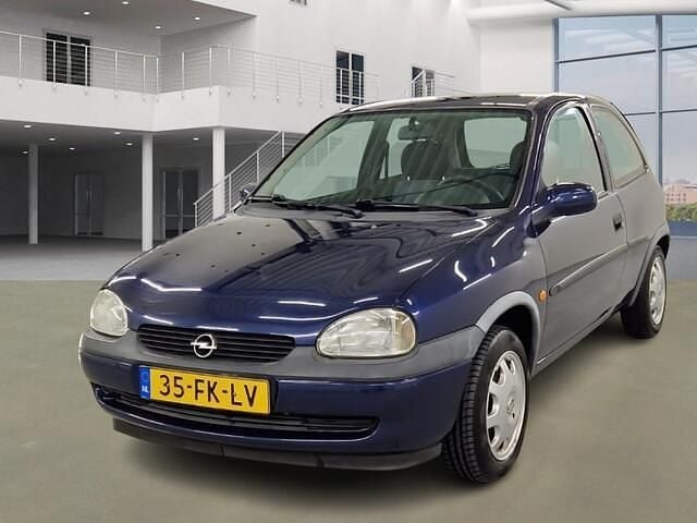 Blauw Occasion 2000 Opel Corsa Hatchback | € 1.795 (Eerlijke prijs) - Afbeelding 1/4