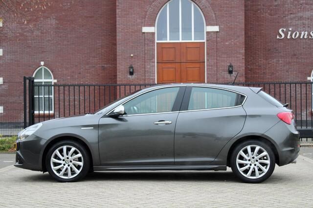 Occasion Alfa Romeo Giulietta Distinctive 170 PK (125 kW) 2013 Grijs Hatchback