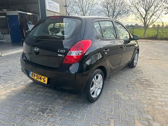 Zwart Occasion 2010 Hyundai i20 Edition Hatchback | € 3.250 (Eerlijke prijs) - Afbeelding 1/4