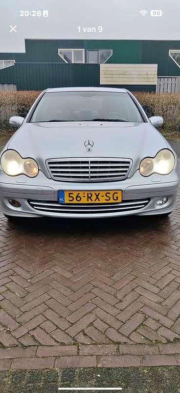 Grijs Gebruikt 2005 Mercedes C180 Classic Sedan | € 3.000 (Goede deal) - Afbeelding 1/4