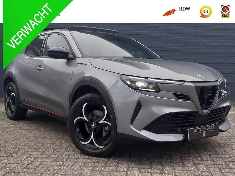 Grijs Occasion 2025 Alfa Romeo Junior Edizione Speciale SUV | € 36.450 - Afbeelding 1/4