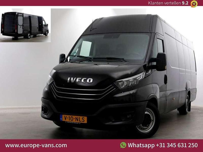 Zwart Gebruikt 2023 Iveco Daily Van | € 28.950 (Goede deal) - Afbeelding 1/3