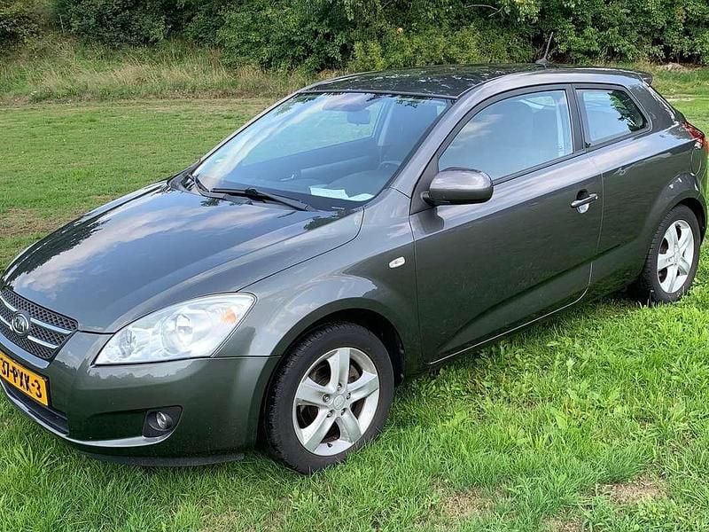 Grijs Gebruikt 2011 Kia Ceed MPV | € 3.500 (Super prijs) - Afbeelding 1/4