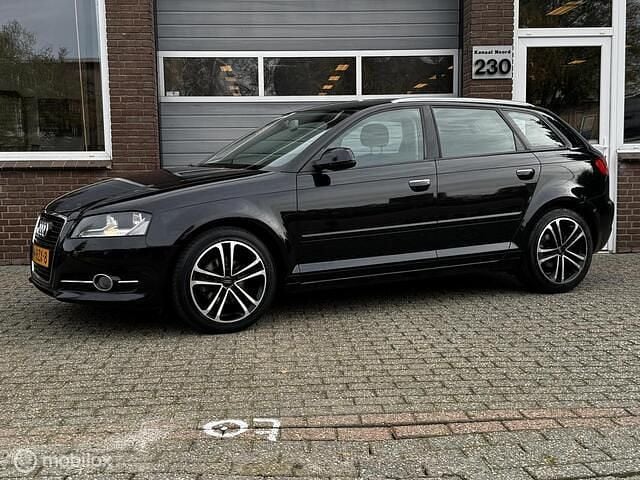 Zwart Gebruikt 2011 Audi A3 Sportback Ambition Hatchback | € 4.950 (Goede deal) - Afbeelding 1/4