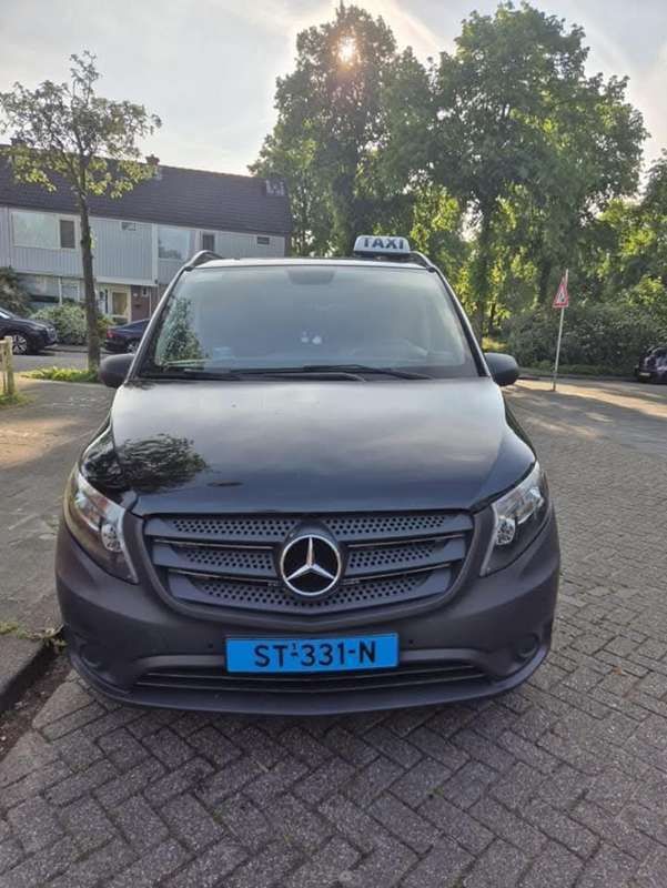 Zwart Gebruikt 2017 Mercedes Vito MPV | € 20.000 - Afbeelding 1/4