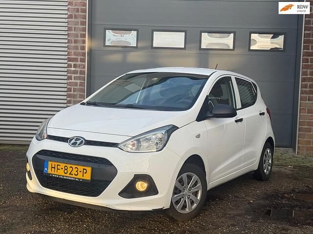 Wit Gebruikt 2015 Hyundai i10 Hatchback | € 3.384 (Eerlijke prijs) - Afbeelding 1/4