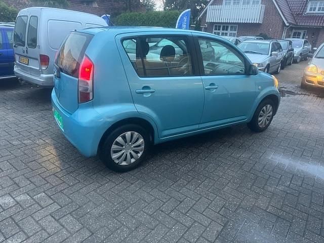 Occasion Daihatsu Sirion 69 PK (50 kW) 2006 Blauw Hatchback