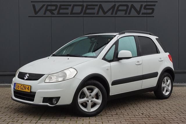 Wit Gebruikt 2008 Suzuki SX4 MPV | € 3.950 (Eerlijke prijs) - Afbeelding 1/4