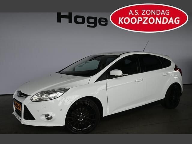 Wit Gebruikt 2013 Ford Focus Titanium Hatchback | € 3.940 (Eerlijke prijs) - Afbeelding 1/4