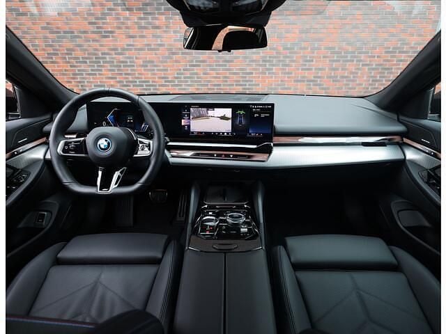 Occasion BMW 550e M Sport 489 PK (359 kW) 2025 Grijs (metallic) Stationwagen