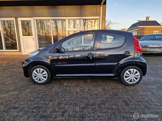 Occasion Peugeot 107 68 PK (50 kW) 2010 Zwart (metallic) Hatchback