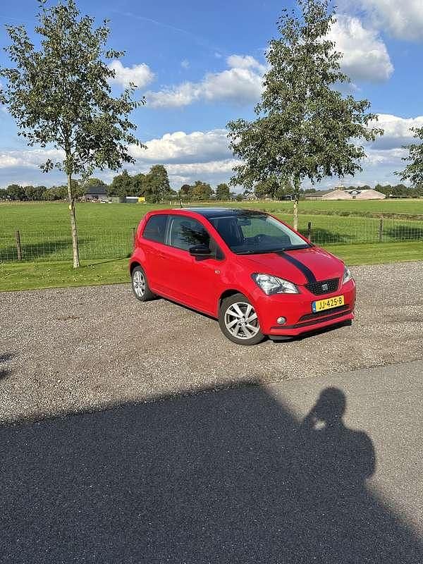 Rood Gebruikt 2012 Seat Mii Chic Hatchback | € 4.999 (Iets duurder) - Afbeelding 1/4
