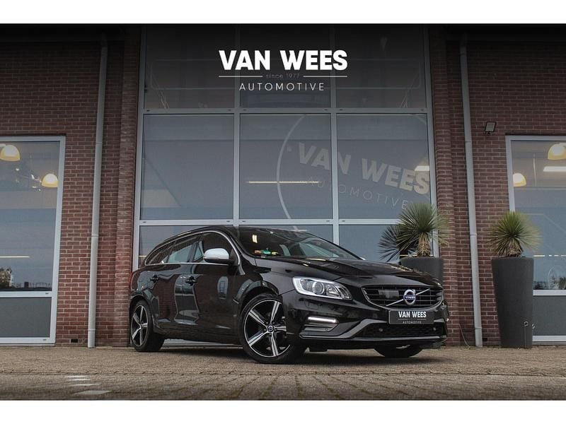 Zwart Occasion 2018 Volvo V60 R-Design Stationwagen | € 12.950 (Super prijs) - Afbeelding 1/3