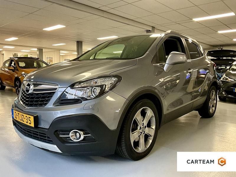 Grijs Gebruikt 2014 Opel Mokka Cosmo SUV | € 10.950 (Eerlijke prijs) - Afbeelding 1/4