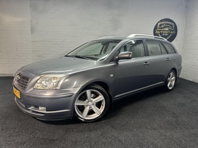 Grijs Gebruikt 2004 Toyota Avensis Luna Stationwagen | € 2.745 (Eerlijke prijs) - Afbeelding 1/4