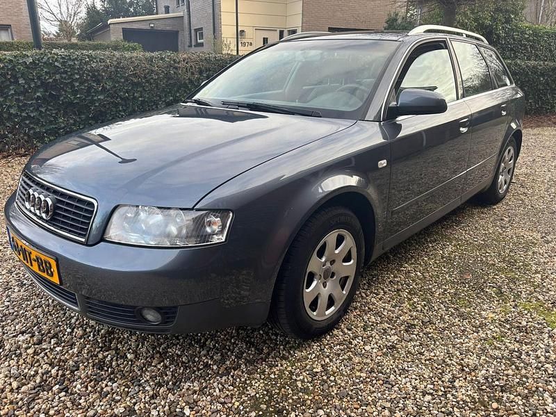 Grijs Occasion 2004 Audi A4 Proline Stationwagen | € 999 (Super prijs) - Afbeelding 1/4