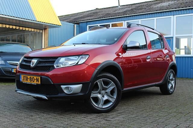 Rood (metallic) Occasion 2019 Dacia Sandero Stepway Hatchback | € 9.444 (Eerlijke prijs) - Afbeelding 1/4