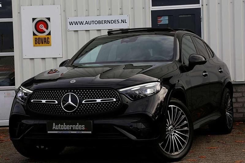 Zwart Gebruikt 2023 Mercedes GLC300e AMG line Coupé | € 69.900 (Eerlijke prijs) - Afbeelding 1/4