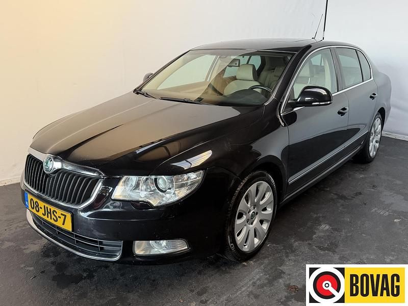 Zwart (parellak) Gebruikt 2009 Skoda Superb Business Line Hatchback | € 3.950 (Goede deal) - Afbeelding 1/4