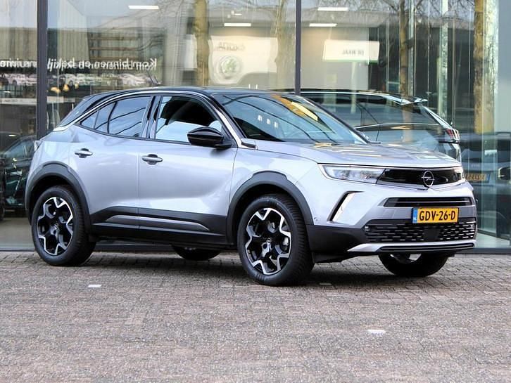 Grijs Occasion 2023 Opel Mokka Ultimate SUV | € 24.937 (Eerlijke prijs) - Afbeelding 1/4