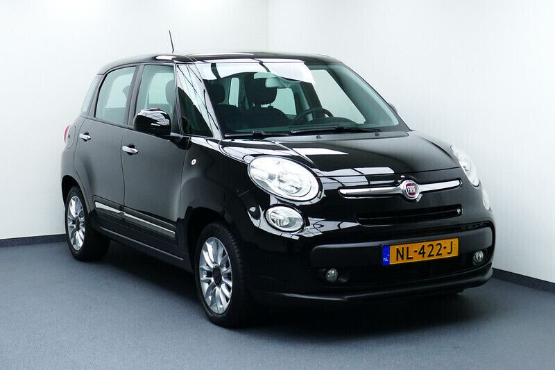 Zwart Gebruikt 2017 Fiat 500L Lounge MPV | € 12.444 (Duur) - Afbeelding 1/4