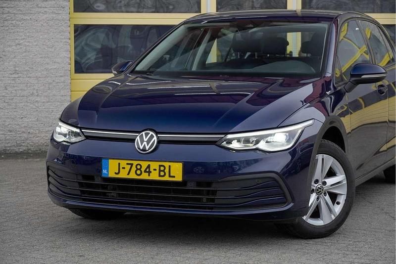 Occasion VW Golf VIII Business 131 PK (96 kW) 2020 Blauw Hatchback