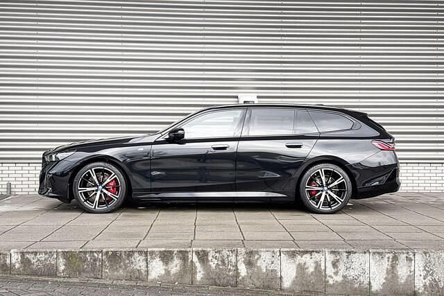 Occasion BMW i5 250 kW (340 PK) 2026 Saphirschwarz metallic (475) (zwart metallic) Stationwagen