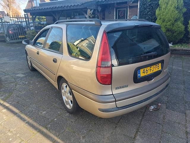 Occasion Renault Laguna 2000 Bruin (metallic) Stationwagen