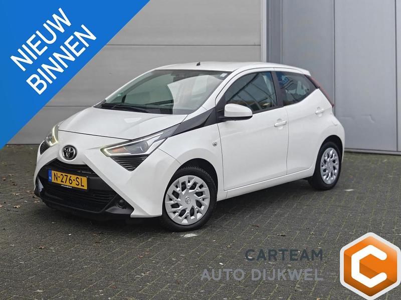 Hatchback Occasion 2022 Toyota Aygo X-play Hatchback | € 12.750 (Eerlijke prijs) - Afbeelding 1/4