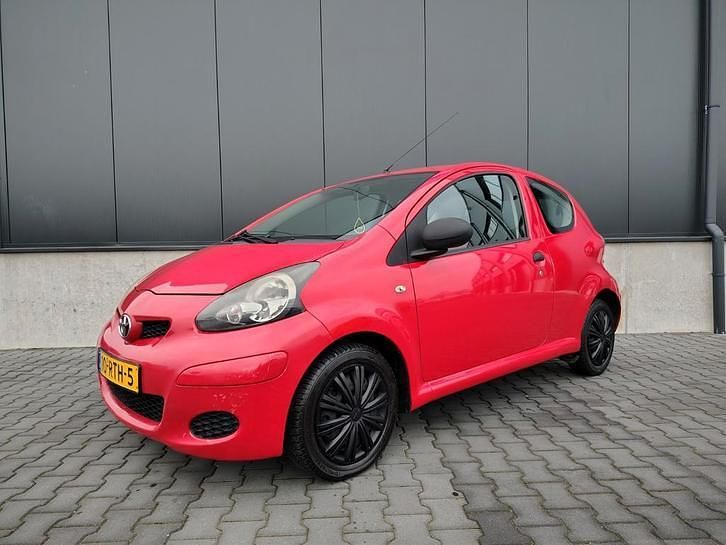 Gebruikt 2011 Toyota Aygo Hatchback | € 1.750 (Super prijs) - Afbeelding 1/4