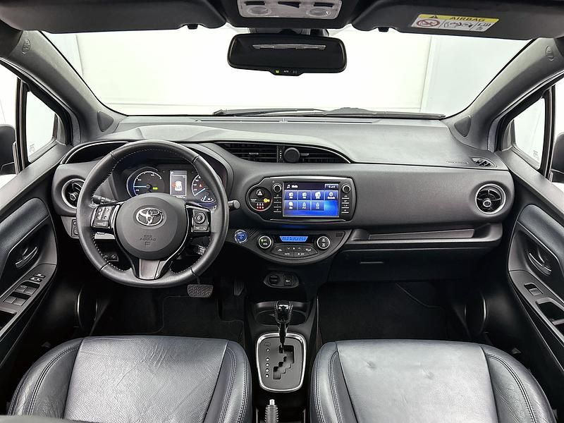 Occasion Toyota Yaris Hybrid Executive 2025 Grijs Hatchback
